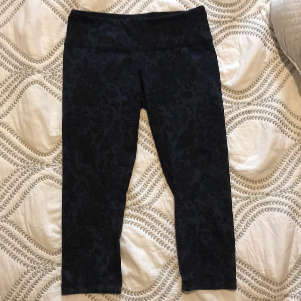 Lululemon size 8 wonder under crops